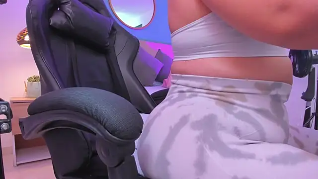 Snapshot of izaro22 chatting on 11, 11, 2025 izaro22 online show from 11, 11, 2025