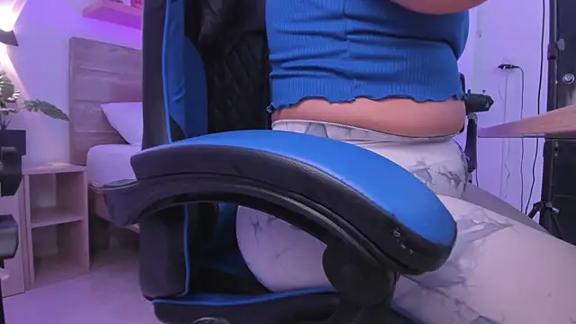 Snapshot of izaro22 chatting on 15, 11, 2025 izaro22 online show from 15, 11, 2025