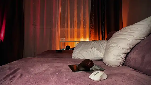 Snapshot of Pi-x-ie chatting on 8, 2, 2026 Pi-x-ie online show from 8, 2, 2026