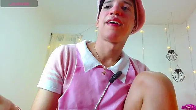 Snapshot of Ariel_Femboy_ chatting on 7, 2, 2025 Ariel Femboy online show from 7, 2, 2025