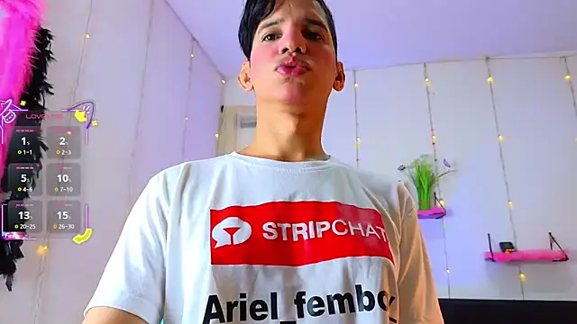 Snapshot of Ariel_Femboy_ chatting on 19, 9, 2025 Ariel Femboy online show from 19, 9, 2025