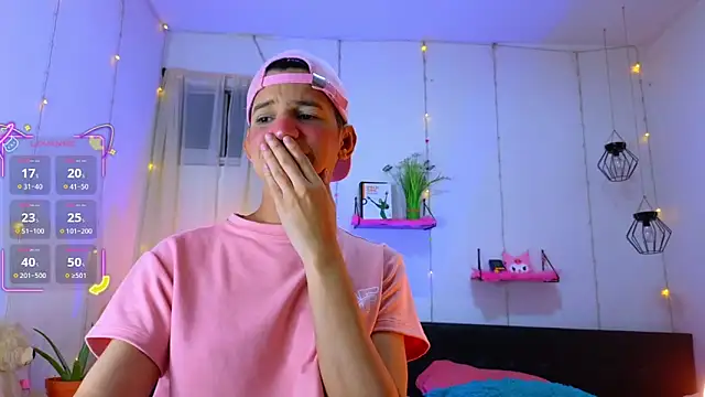 Snapshot of Ariel_Femboy_ chatting on 7, 10, 2025 Ariel Femboy online show from 7, 10, 2025