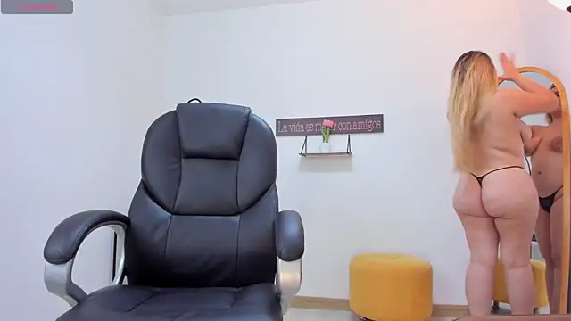 Snapshot of camiilaa1 chatting on 2, 12, 2024 camiilaa1 online show from 2, 12, 2024