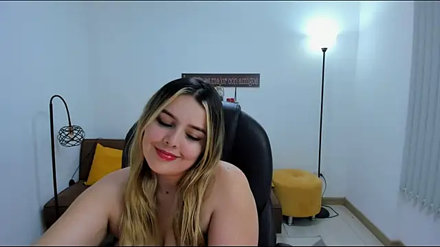 Snapshot of camiilaa1 chatting on 14, 2, 2025 camiilaa1 online show from 14, 2, 2025