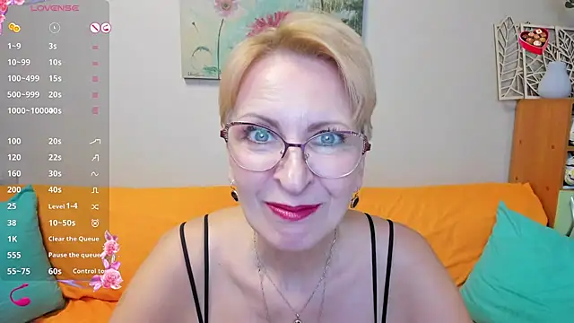 Snapshot of iamyourdream89 chatting on 11, 3, 2025 iamyourdream89 online show from 11, 3, 2025