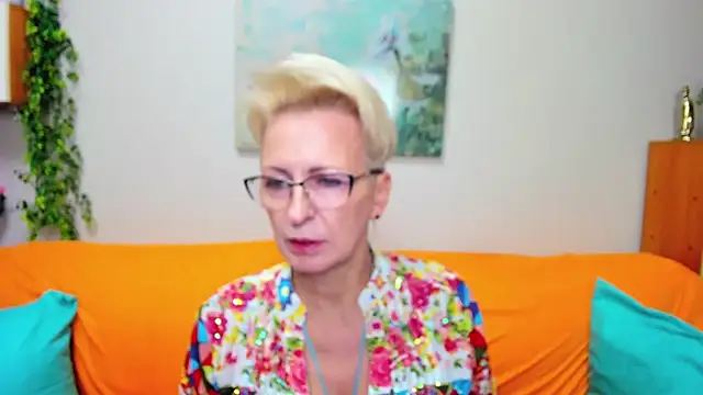 Snapshot of iamyourdream89 chatting on 12, 10, 2025 iamyourdream89 online show from 12, 10, 2025