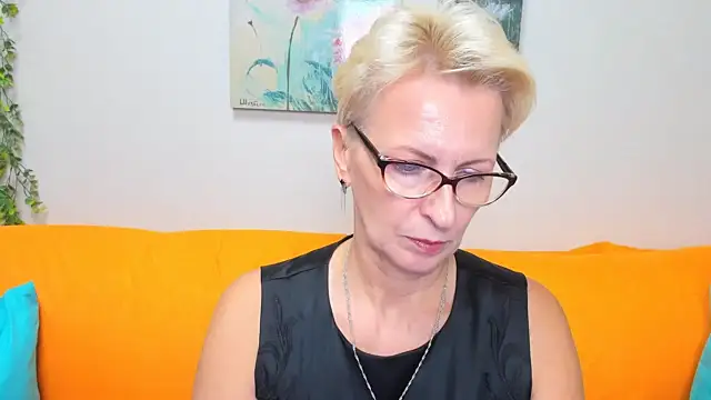 Snapshot of iamyourdream89 chatting on 17, 10, 2025 iamyourdream89 online show from 17, 10, 2025