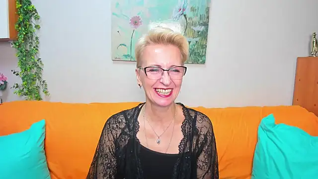 Snapshot of iamyourdream89 chatting on 24, 10, 2025 iamyourdream89 online show from 24, 10, 2025