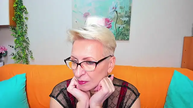 Snapshot of iamyourdream89 chatting on 18, 11, 2025 iamyourdream89 online show from 18, 11, 2025