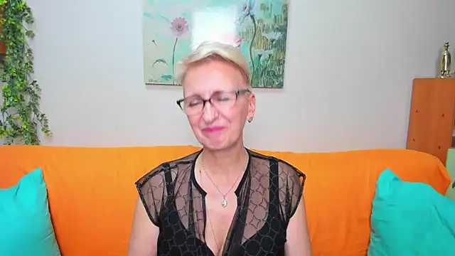 Snapshot of iamyourdream89 chatting on 13, 12, 2025 iamyourdream89 online show from 13, 12, 2025