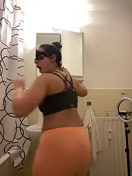 Snapshot of Sarahkhaalifa chatting on 13, 11, 2025 Sarahkhaalifa online show from 13, 11, 2025