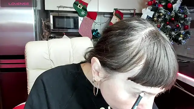TayanaJons online show from 9, 12, 2024