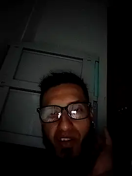 Snapshot of leo_logan chatting on 22, 12, 2025 leo logan online show from 22, 12, 2025