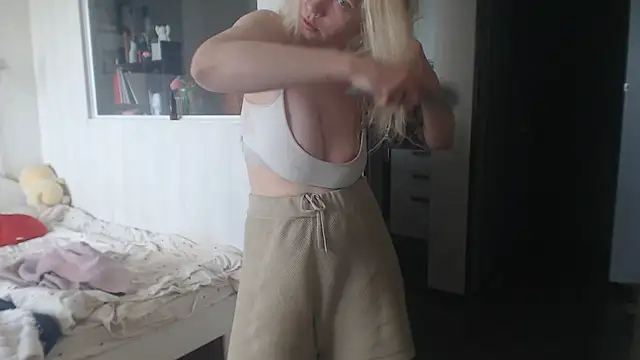 amanda kiss kiss online show from 13, 4, 2026