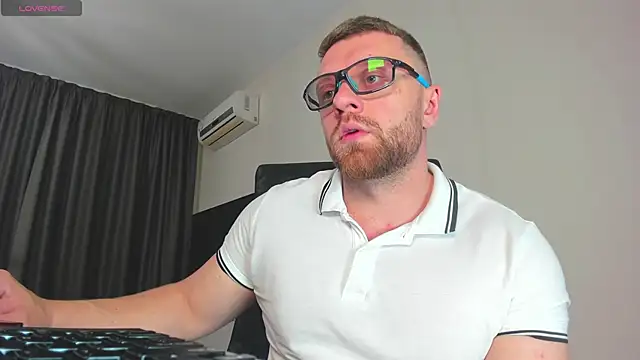Snapshot of Findom_guy chatting on 14, 12, 2025 Findom guy online show from 14, 12, 2025