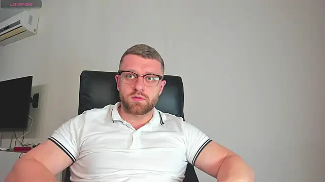 Snapshot of Findom_guy chatting on 15, 12, 2025 Findom guy online show from 15, 12, 2025