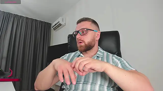 Snapshot of Findom_guy chatting on 14, 1, 2026 Findom guy online show from 14, 1, 2026