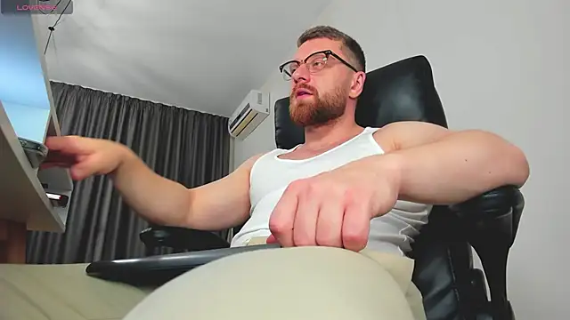 Snapshot of Findom_guy chatting on 1, 2, 2026 Findom guy online show from 1, 2, 2026