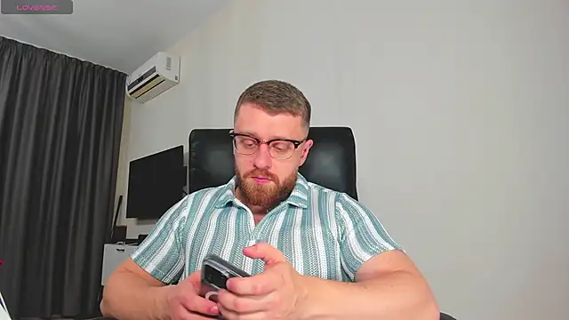 Snapshot of Findom_guy chatting on 6, 2, 2026 Findom guy online show from 6, 2, 2026