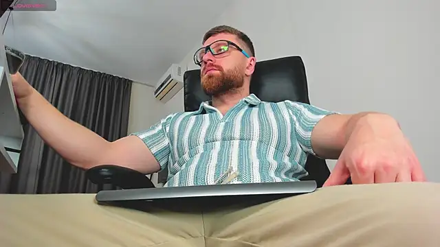 Snapshot of Findom_guy chatting on 12, 2, 2026 Findom guy online show from 12, 2, 2026