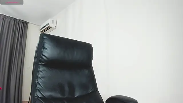 Snapshot of Findom_guy chatting on 4, 3, 2026 Findom guy online show from 4, 3, 2026