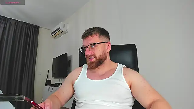 Snapshot of Findom_guy chatting on 6, 3, 2026 Findom guy online show from 6, 3, 2026