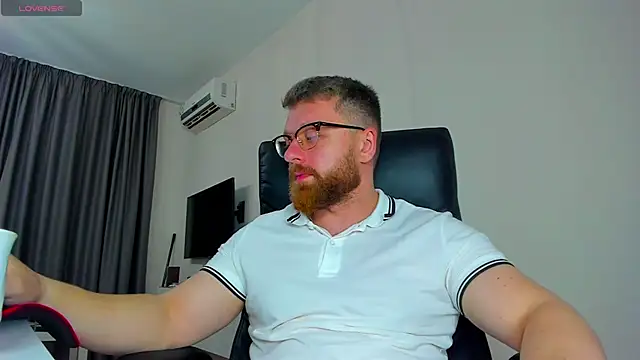 Snapshot of Findom_guy chatting on 26, 3, 2026 Findom guy online show from 26, 3, 2026
