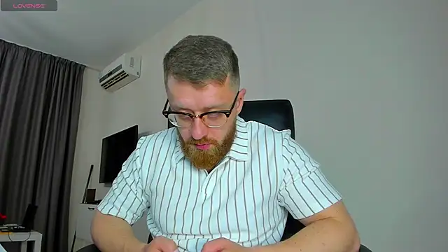 Snapshot of Findom_guy chatting on 29, 3, 2026 Findom guy online show from 29, 3, 2026