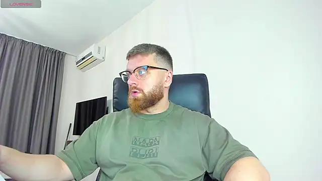 Snapshot of Findom_guy chatting on 1, 4, 2026 Findom guy online show from 1, 4, 2026