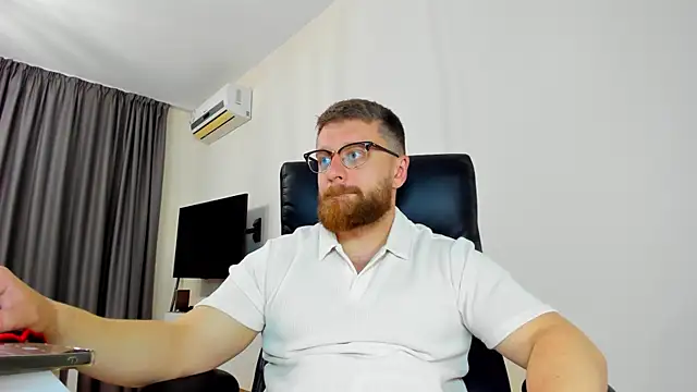 Snapshot of Findom_guy chatting on 5, 4, 2026 Findom guy online show from 5, 4, 2026