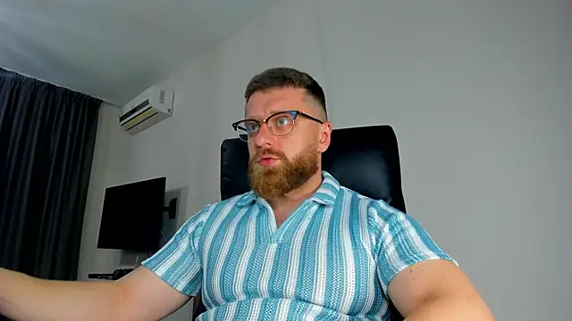 Snapshot of Findom_guy chatting on 29, 4, 2026 Findom guy online show from 29, 4, 2026