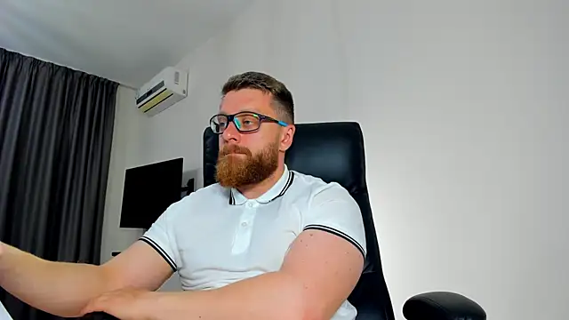 Snapshot of Findom_guy chatting on 6, 5, 2026 Findom guy online show from 6, 5, 2026