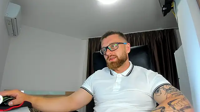 Snapshot of Findom_guy chatting on 24, 6, 2026 Findom guy online show from 24, 6, 2026
