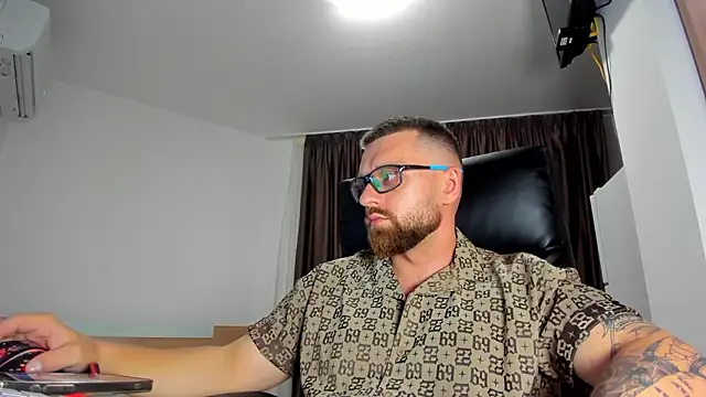 Snapshot of Findom_guy chatting on 18, 7, 2026 Findom guy online show from 18, 7, 2026