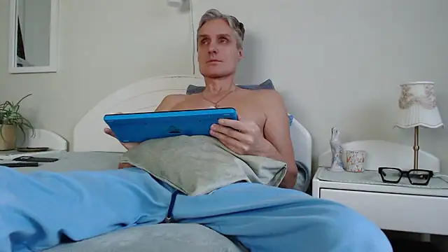 Snapshot of StrongBill chatting on 2, 12, 2024 StrongBill online show from 2, 12, 2024