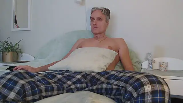 Snapshot of StrongBill chatting on 14, 12, 2024 StrongBill online show from 14, 12, 2024