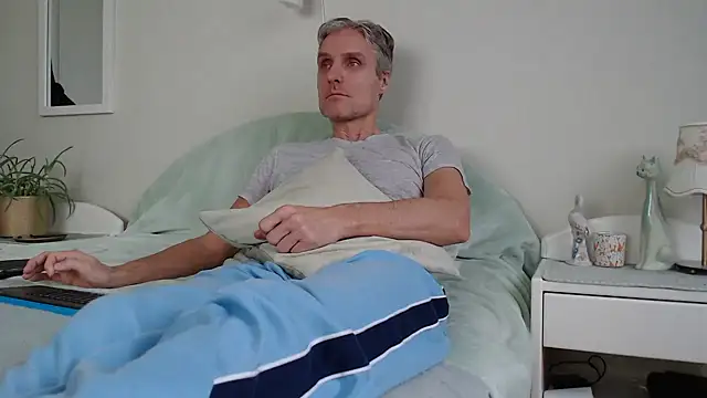 Snapshot of StrongBill chatting on 23, 12, 2024 StrongBill online show from 23, 12, 2024