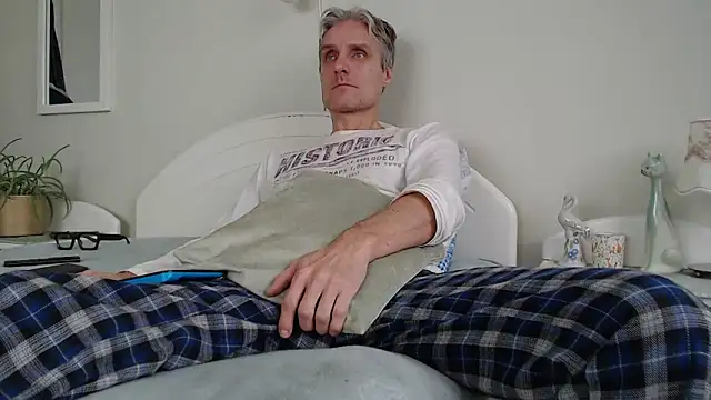 Snapshot of StrongBill chatting on 26, 12, 2024 StrongBill online show from 26, 12, 2024