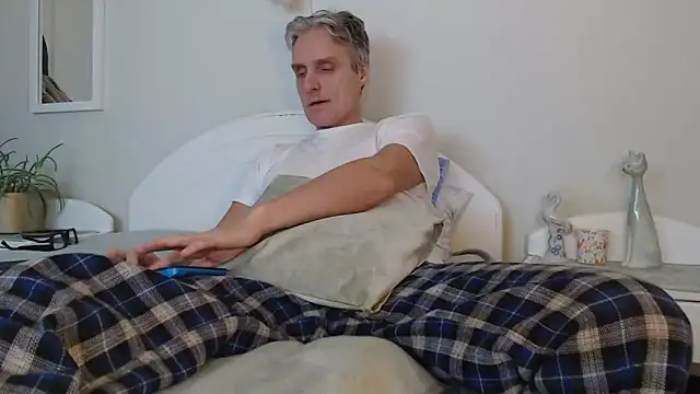 Snapshot of StrongBill chatting on 27, 12, 2024 StrongBill online show from 27, 12, 2024