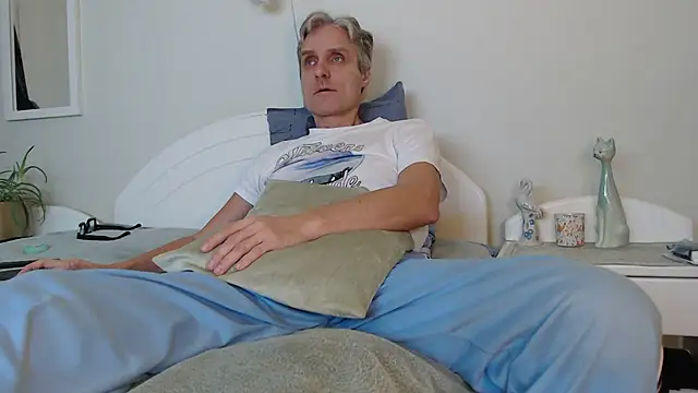 Snapshot of StrongBill chatting on 4, 1, 2025 StrongBill online show from 4, 1, 2025