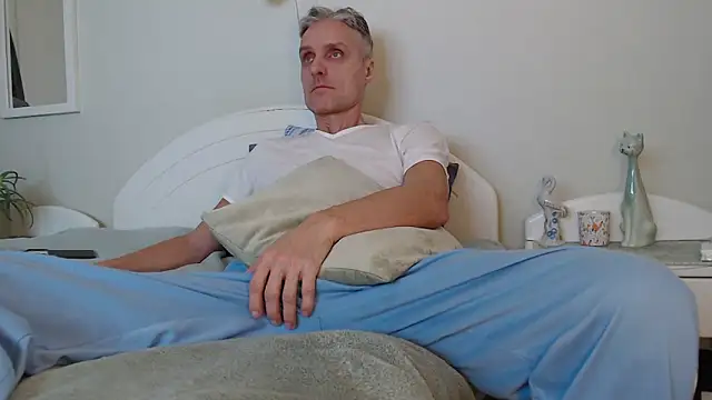 Snapshot of StrongBill chatting on 12, 1, 2025 StrongBill online show from 12, 1, 2025