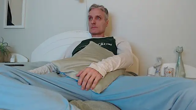 Snapshot of StrongBill chatting on 25, 1, 2025 StrongBill online show from 25, 1, 2025