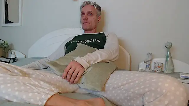 Snapshot of StrongBill chatting on 2, 2, 2025 StrongBill online show from 2, 2, 2025