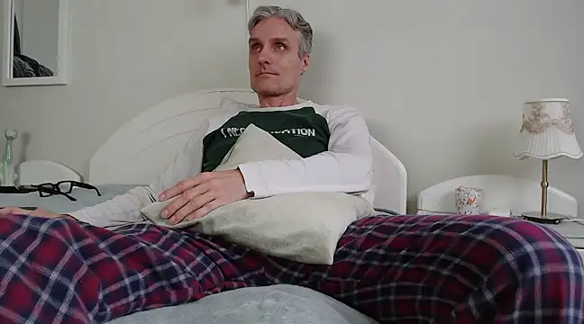 Snapshot of StrongBill chatting on 2, 3, 2025 StrongBill online show from 2, 3, 2025