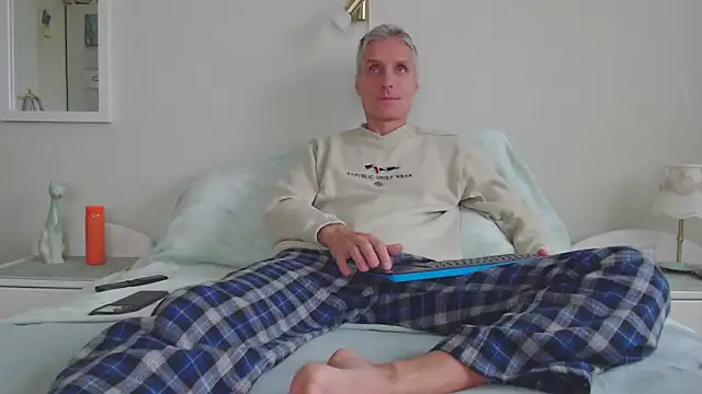 Snapshot of StrongBill chatting on 20, 9, 2025 StrongBill online show from 20, 9, 2025