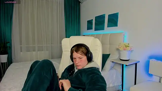 Kathlyn  Heath online show from 13, 2, 2025