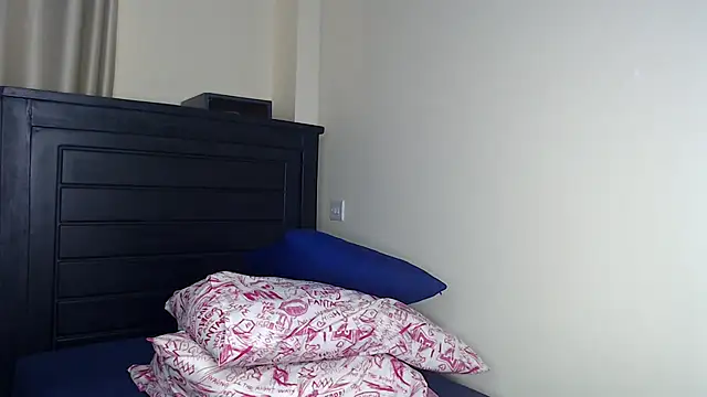 NIKKIE LOVE online show from 8, 1, 2026