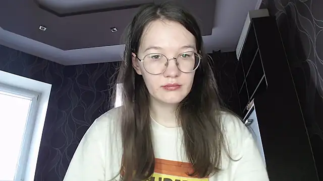 Snapshot of MiriamOr chatting on 10, 3, 2025 MiriamOr online show from 10, 3, 2025