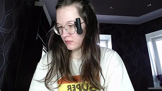 Snapshot of MiriamOr chatting on 11, 3, 2025 MiriamOr online show from 11, 3, 2025