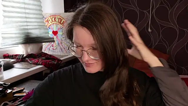 Snapshot of MiriamOr chatting on 13, 10, 2025 MiriamOr online show from 13, 10, 2025